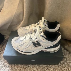 Unisex new balance running shoe M1906DC